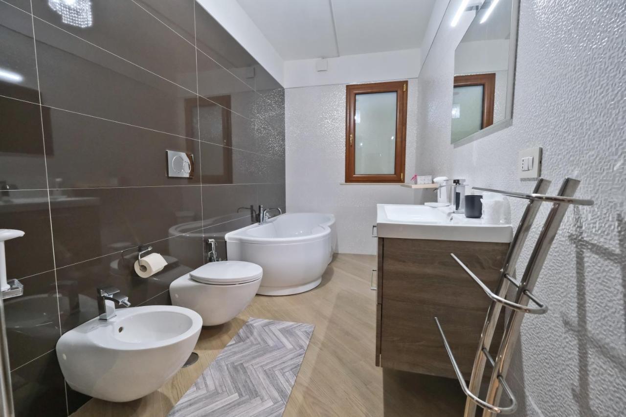 Modern House - 5 Stelle - Posto Auto Privato Apartman Brindisi Kültér fotó
